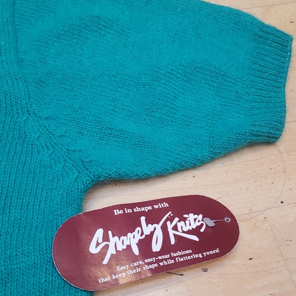 Shapely Knits - Picture 3 of 8